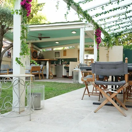La Mascotte Villa *