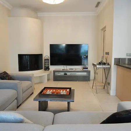 La Mascotte فيلة بوليو سور مير